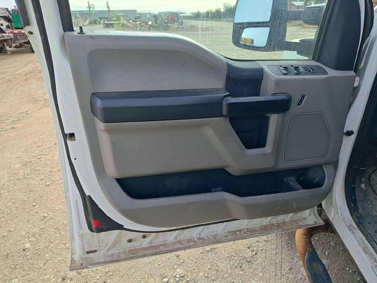 2017-ford-f550-image-28