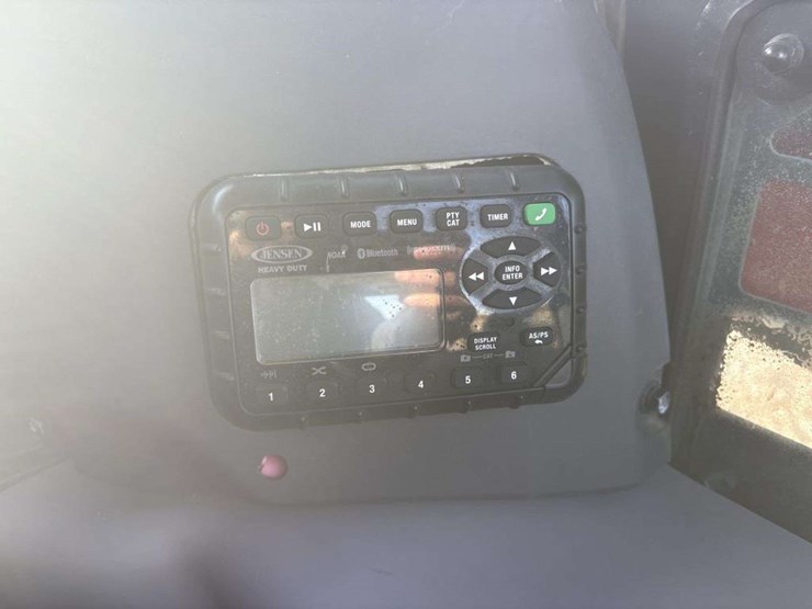 kubota-svl65-2-image-33