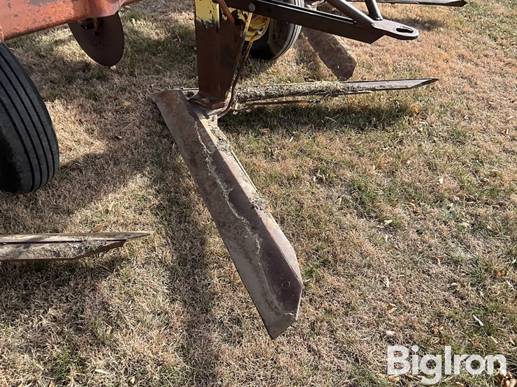 bush-hog-bh-18-plow-sweep-image-17