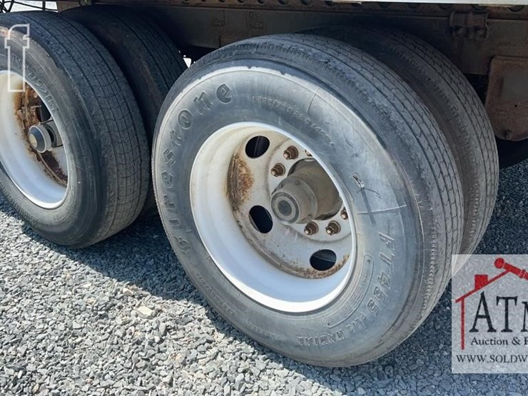 2000-strick-trailer-image-3