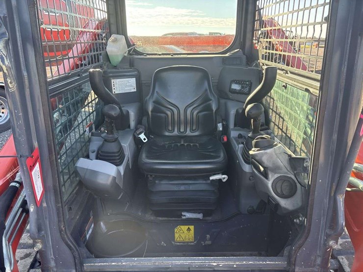 kubota-svl65-2-image-24