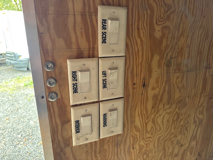 #133-•-2012-24’-carmate-enclosed-trailer-(bad-frame)-image-7