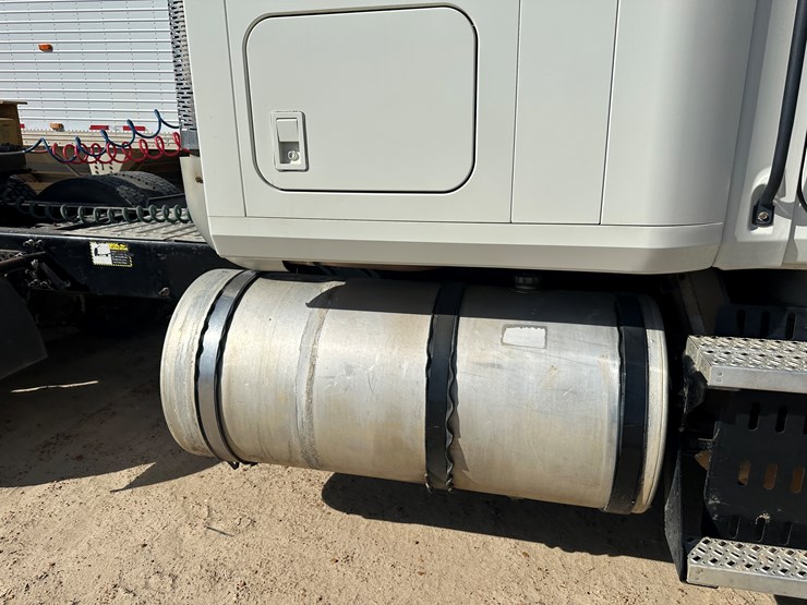 #33701-•-2011-mack-cxu-sleeper-truck-tractor-1m1aw09y4bm013132-image-47