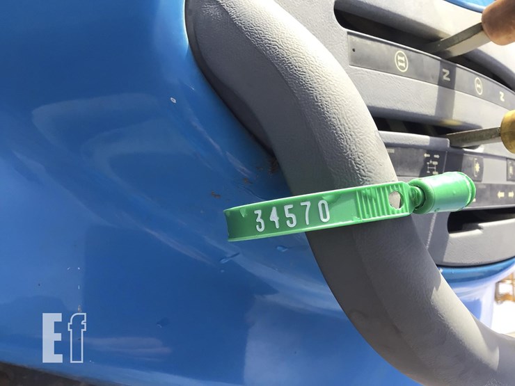 1999-new-holland-tc33d-image-23