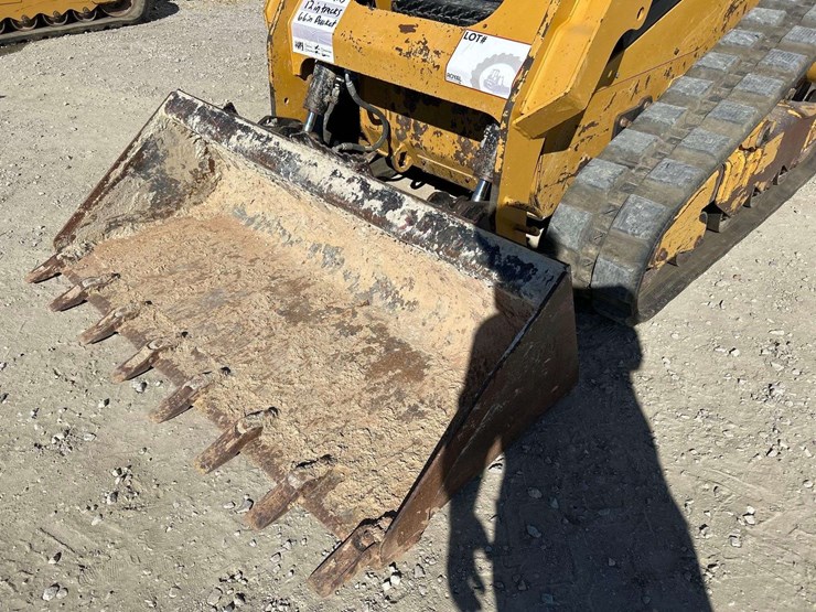 2020-caterpillar-259d3-image-17