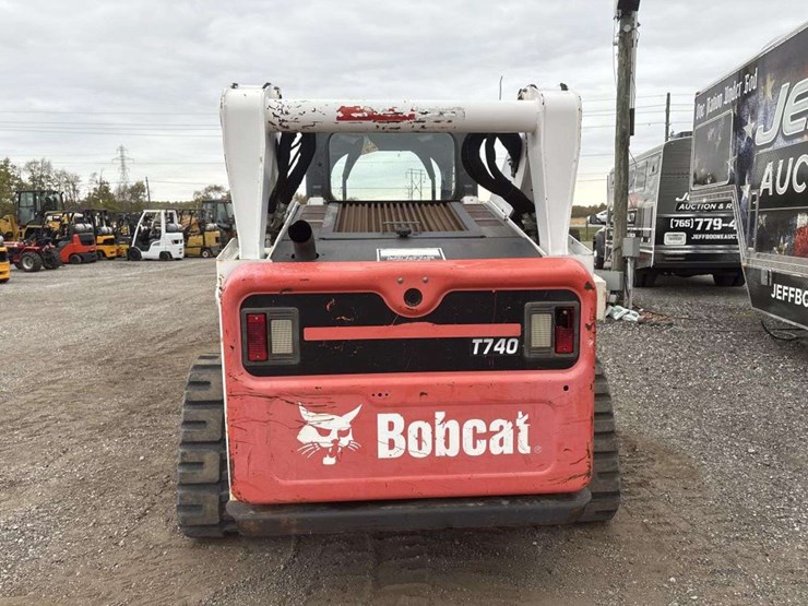 2016-bobcat-t740-image-4