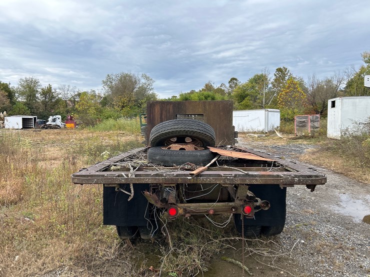 #72-•-the-autocar-stakebody-truck-image-4