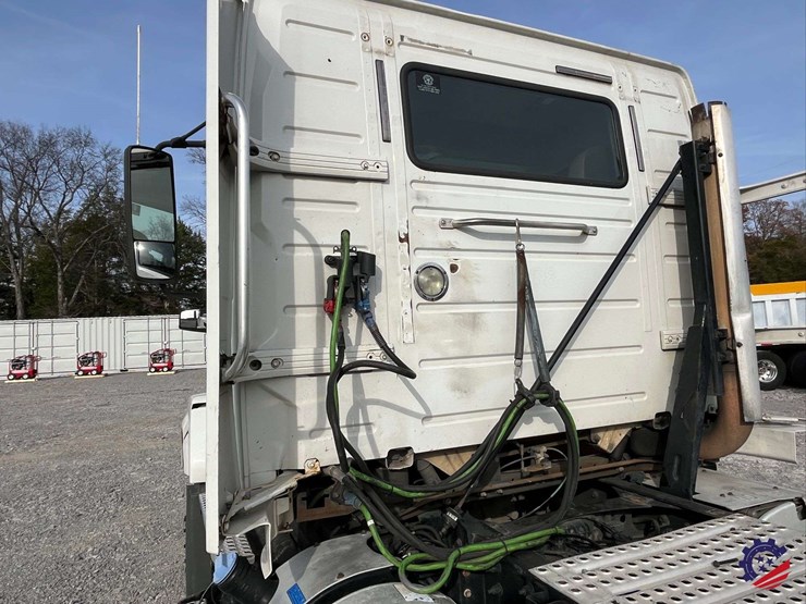 2016-volvo-d11-s/a-truck-tractor-image-20