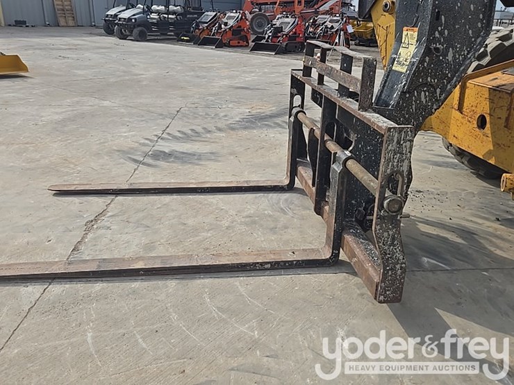 2019-caterpillar-tl1255d-image-9