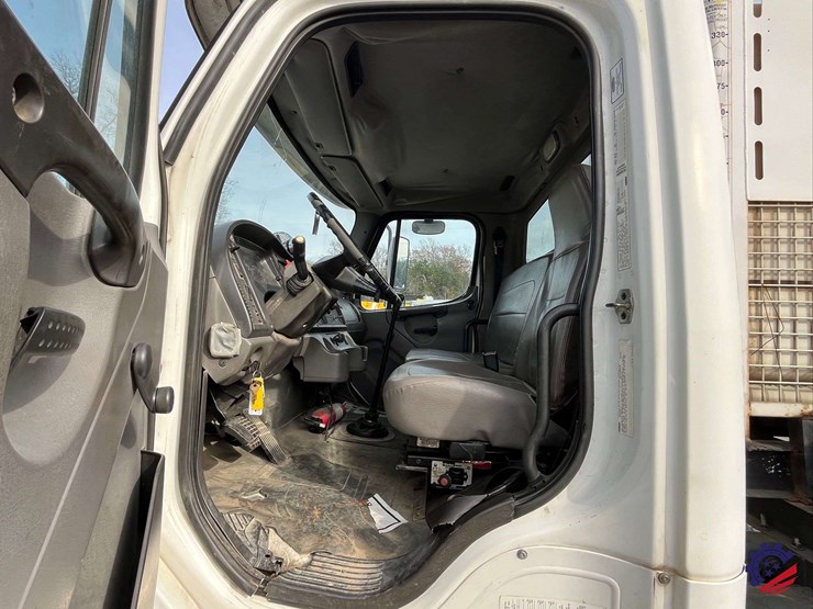 2005-freightliner-m2-business-class-s/a-water-truck-image-59