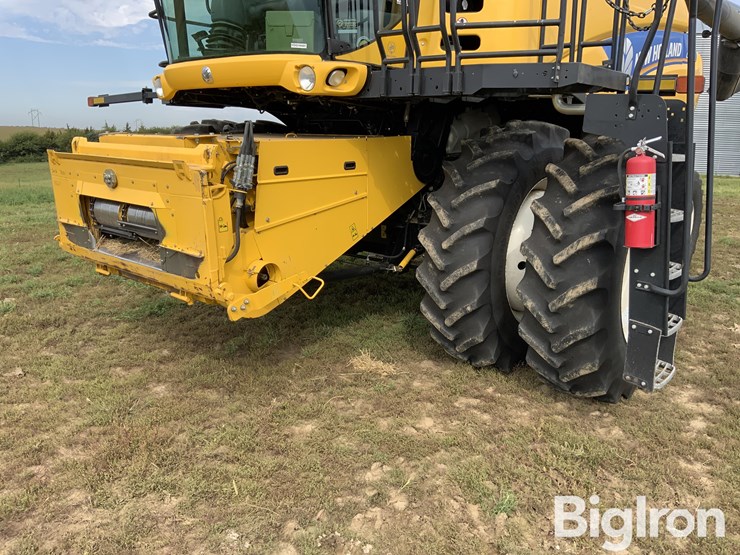 2013-new-holland-cr7090-image-17