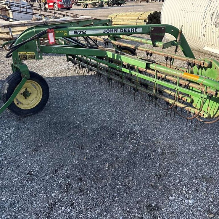JOHN DEERE 672