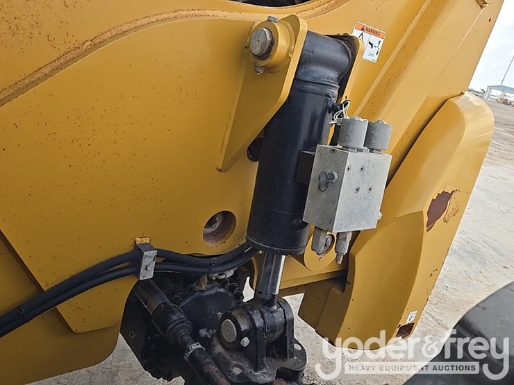 2019-caterpillar-tl1255d-image-60