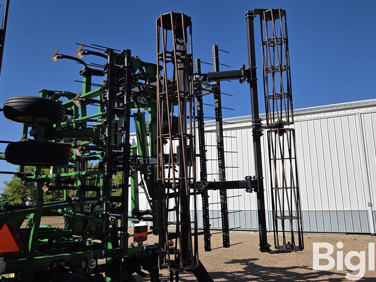 2014-john-deere-2210-image-19