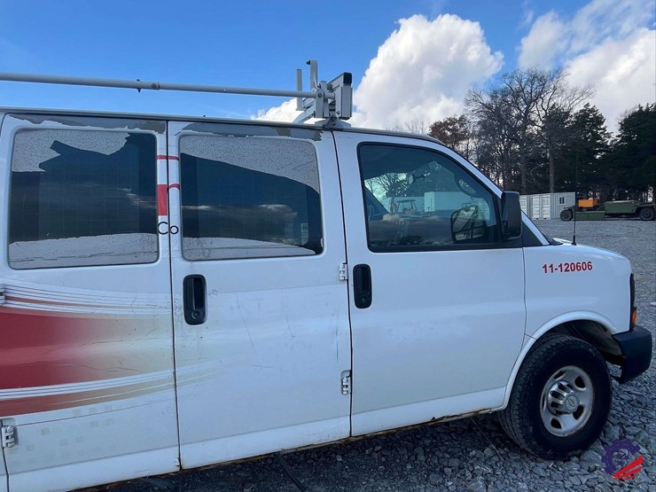 2012-chevrolet-express-van-image-31