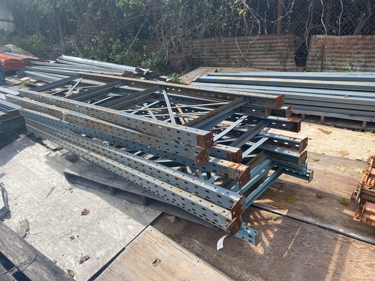#102-•-(9)-30”-x-9’-pallet-rack-uprights-image-1