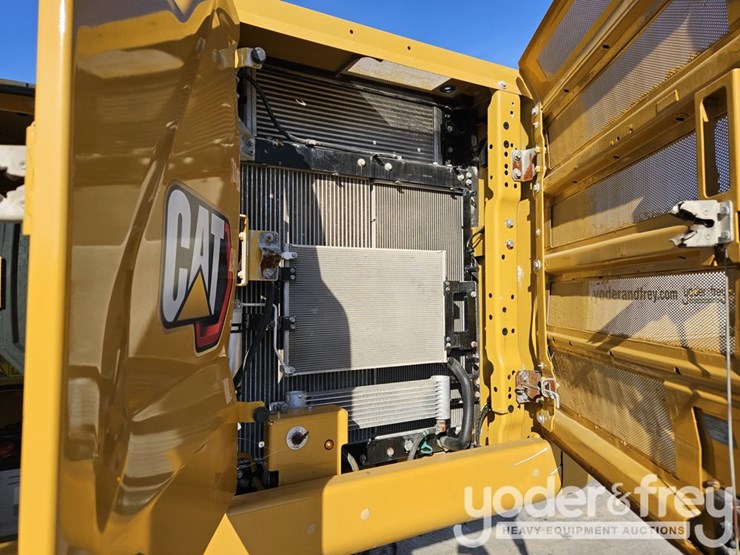 2019-caterpillar-320-image-32