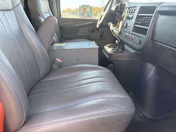 2013-chevrolet-2500-image-25