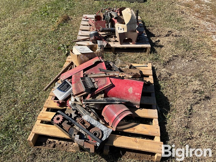 two-pallets-of-misc-tractor-parts-image-4