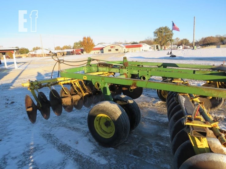 john-deere-220-image-9