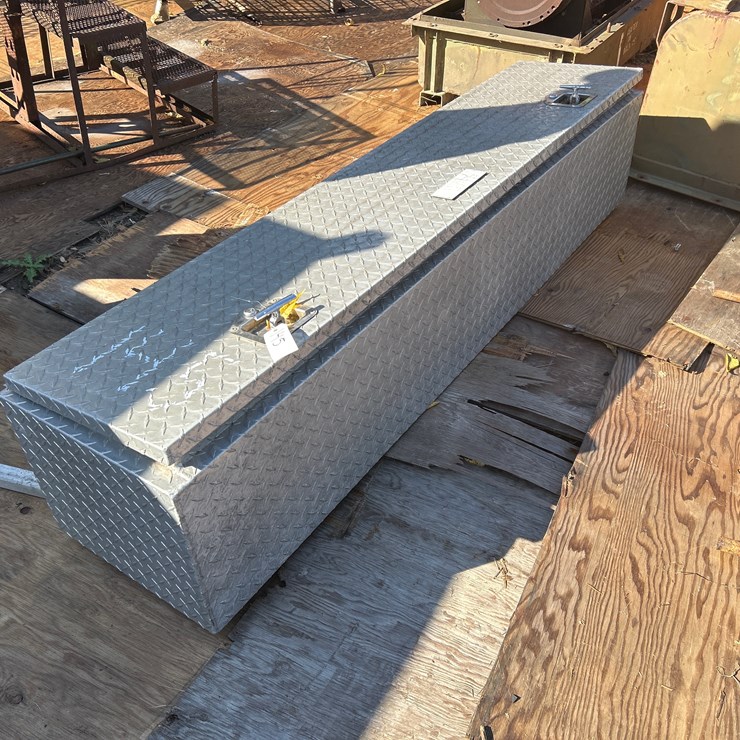#145 • Aluminum Diamond Plate Truck Tool Box