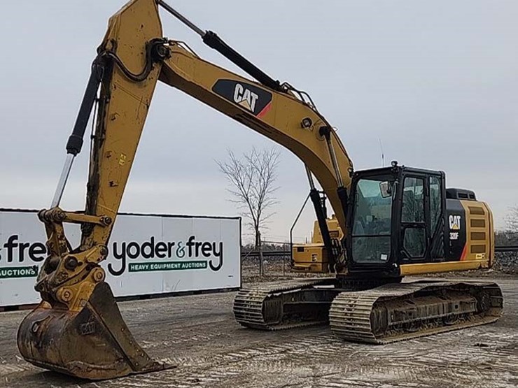 2016-caterpillar-320fl-image-1