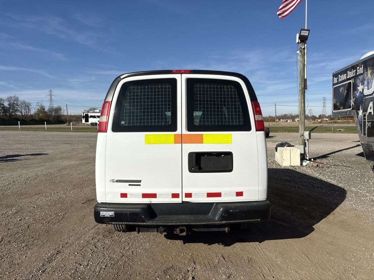 2013-chevrolet-2500-image-8