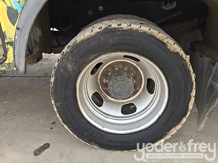 2014-dodge-service-truck-image-31