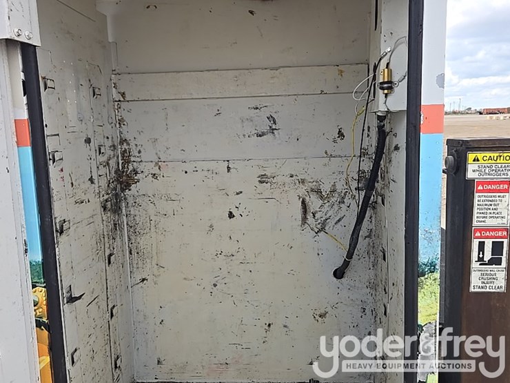 2014-dodge-service-truck-image-51