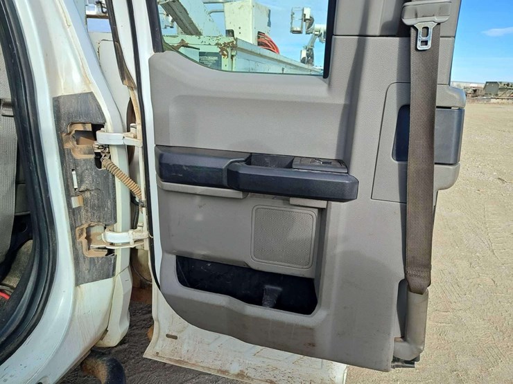 2017-ford-f550-image-26