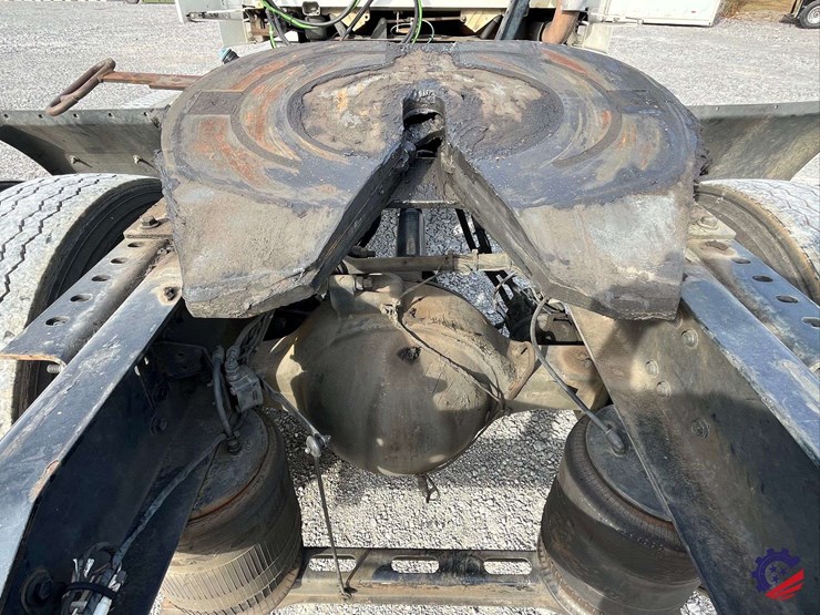 2016-volvo-d11-s/a-truck-tractor-image-28