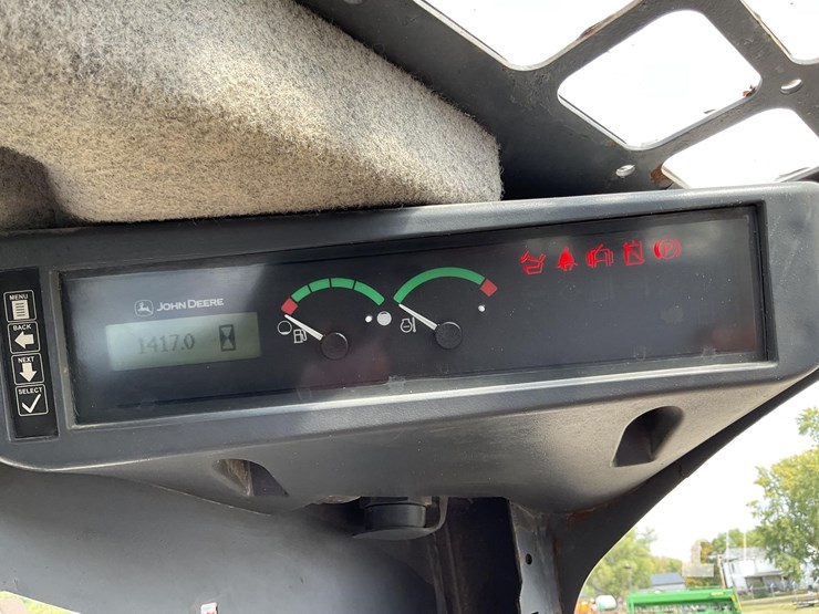 2015-deere-319e-image-20