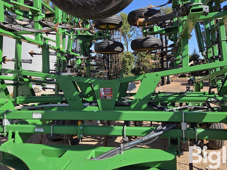 2014-john-deere-2210-image-12