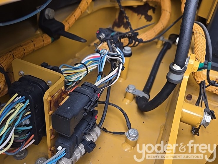 2016-caterpillar-312fgc-image-84