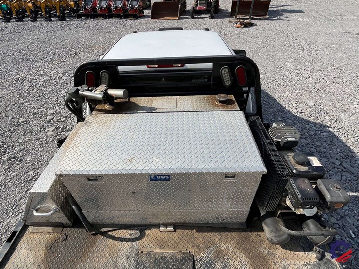 2002-chevrolet-silverado-flatbed-truck-image-40