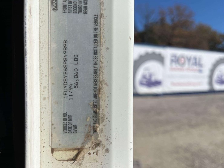 1995-freightliner-fld120-image-5