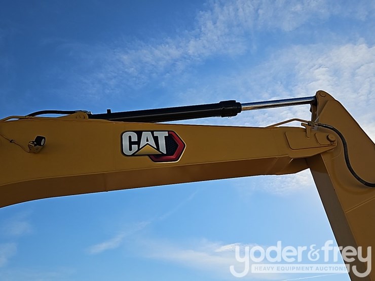 2019-caterpillar-320-image-16