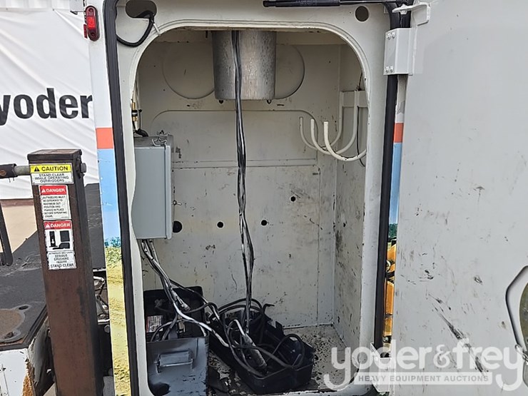 2014-dodge-service-truck-image-54