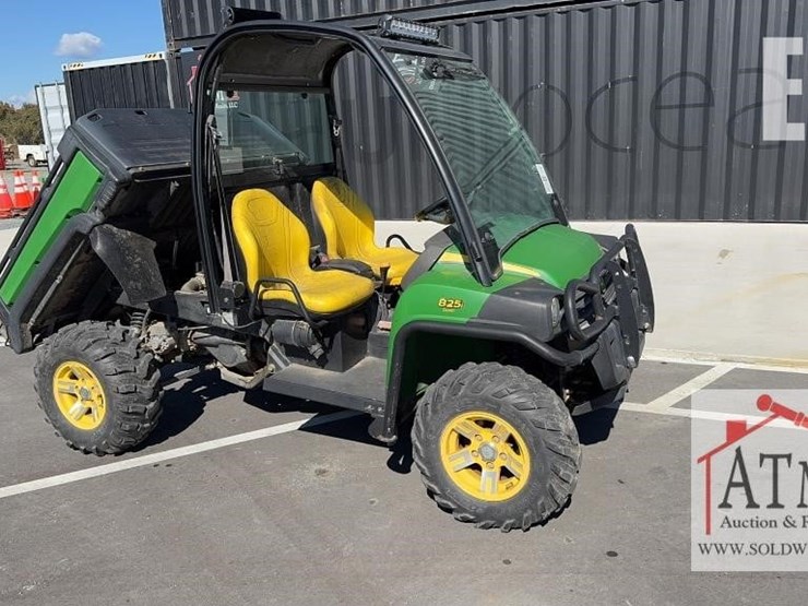 john-deere-gator-xuv-825i-image-1
