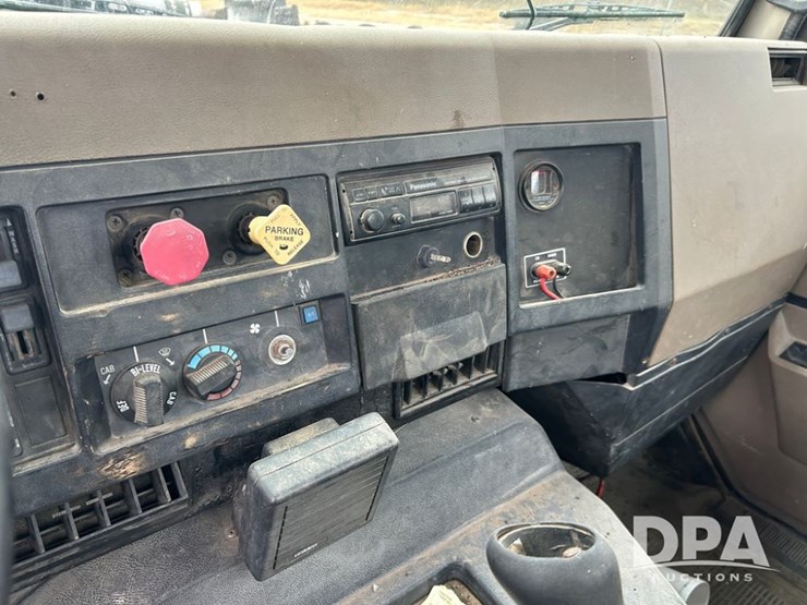1992-ihc-8100-truck-(cp1306,-unit-431)-image-20