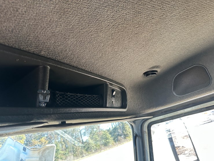 #33701-•-2011-mack-cxu-sleeper-truck-tractor-1m1aw09y4bm013132-image-70