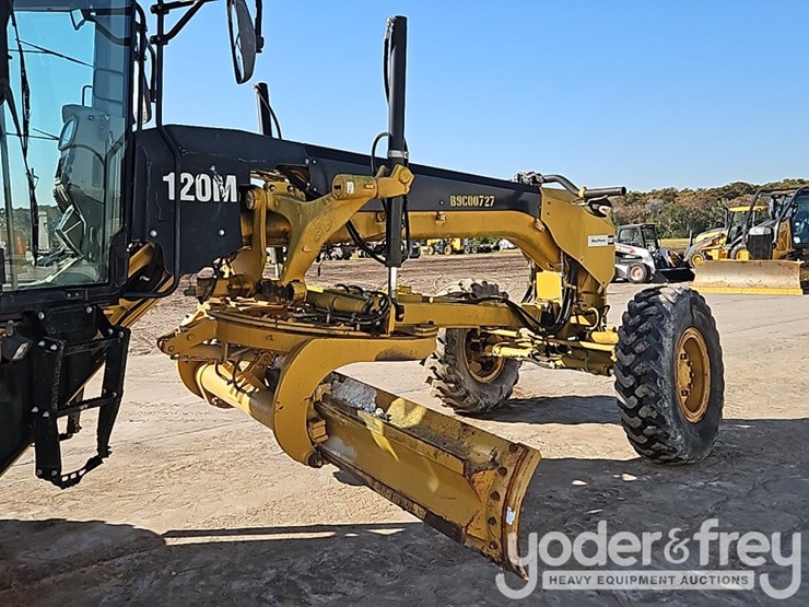 2012-caterpillar-120m-image-9