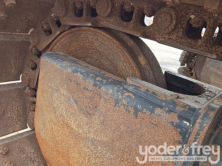 2016-caterpillar-312fgc-image-18