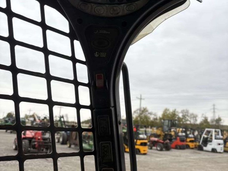 2016-bobcat-t740-image-19