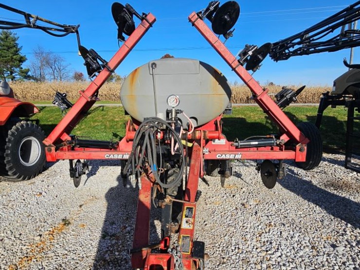 2012-case-ih-2800-image-2