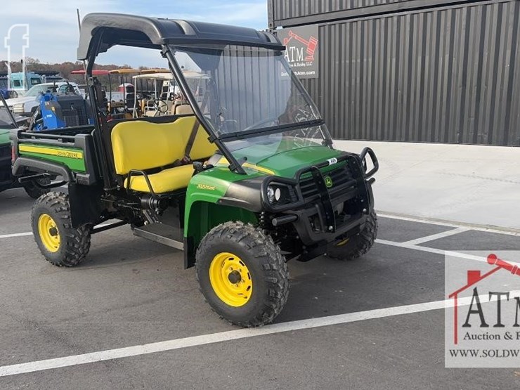 2021-john-deere-gator-image-1