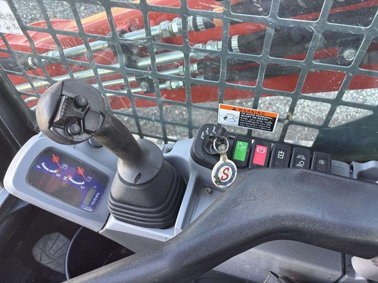 kubota-svl65-2-image-25