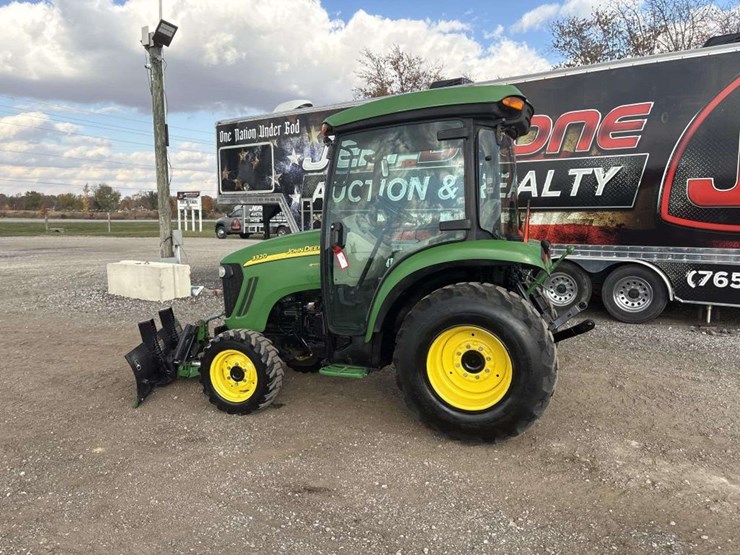 john-deere-3320-image-2