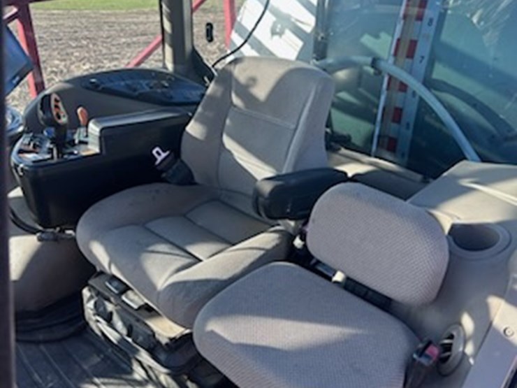 2011-case-ih-patriot-3330-image-17