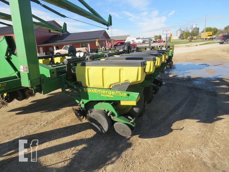 2000-john-deere-1770-image-10